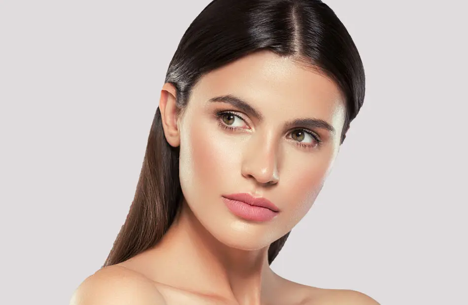 Beautiful brunette woman looking to the side